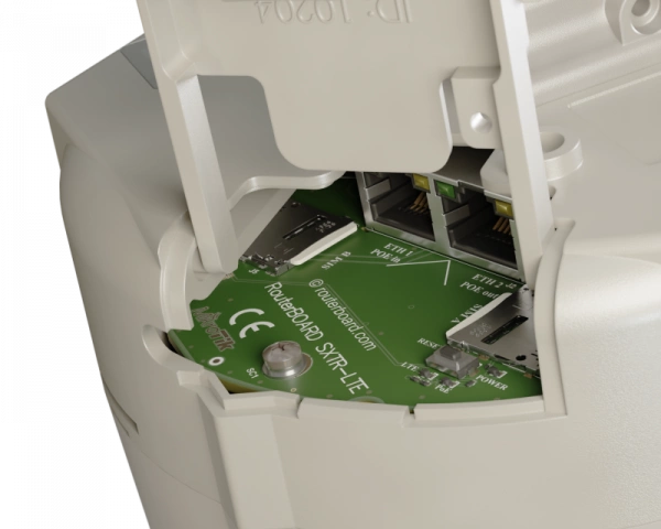 Радиомаршрутизатор MikroTik SXT LTE6 kit SXTR&FG621-EA